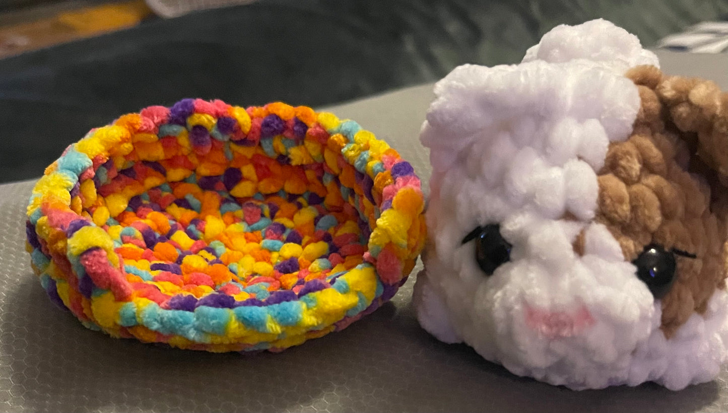 Crochet mini cat with bed