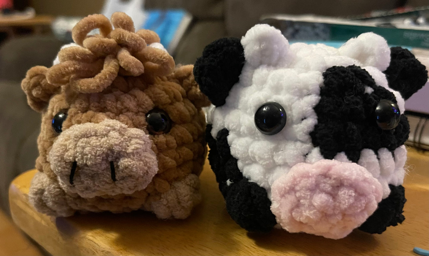 Crochet mini cow and highland cow